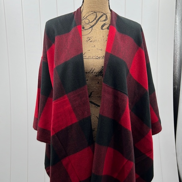 🆕Shawl Ruana Wrap Buffalo Check Black Red Multiple Use Soft One Size - Picture 2 of 7